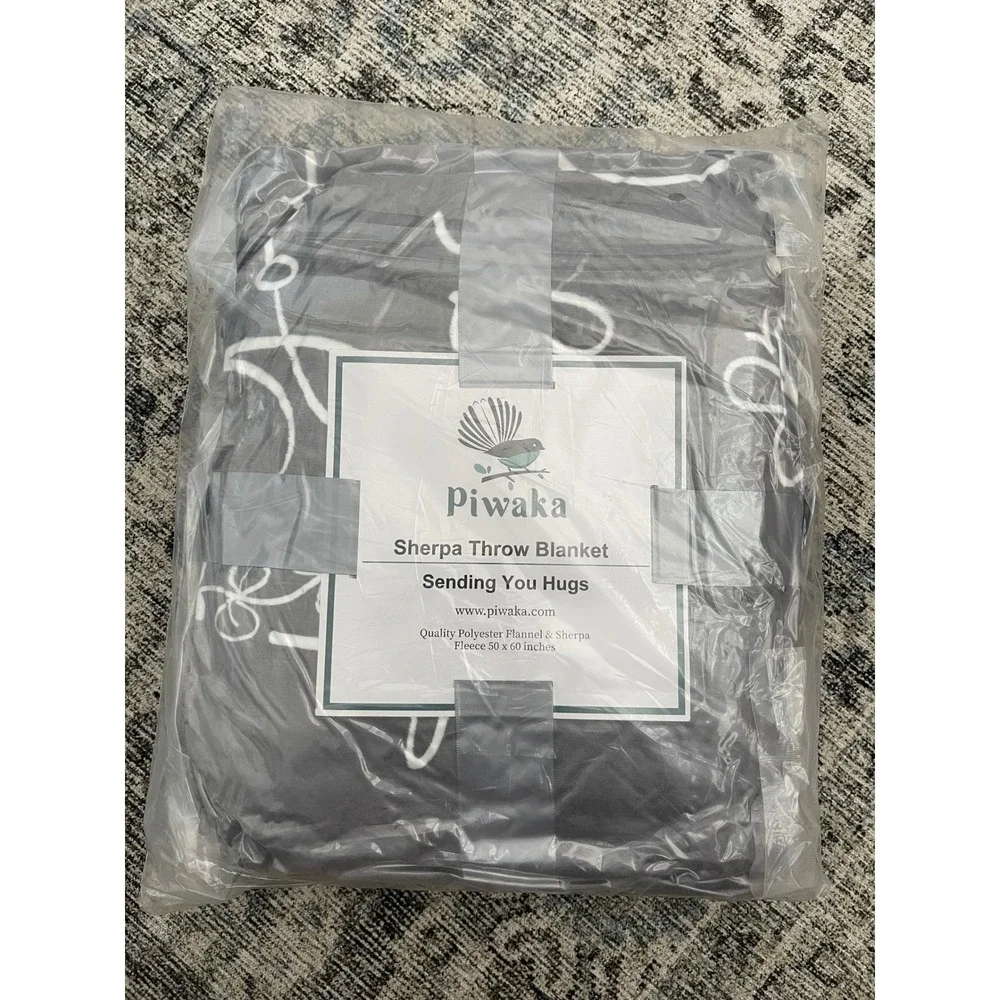 Piwaka Sherpa Throw Blanket Sending You Hugs Grey White Super Soft Fleece 50x60‎